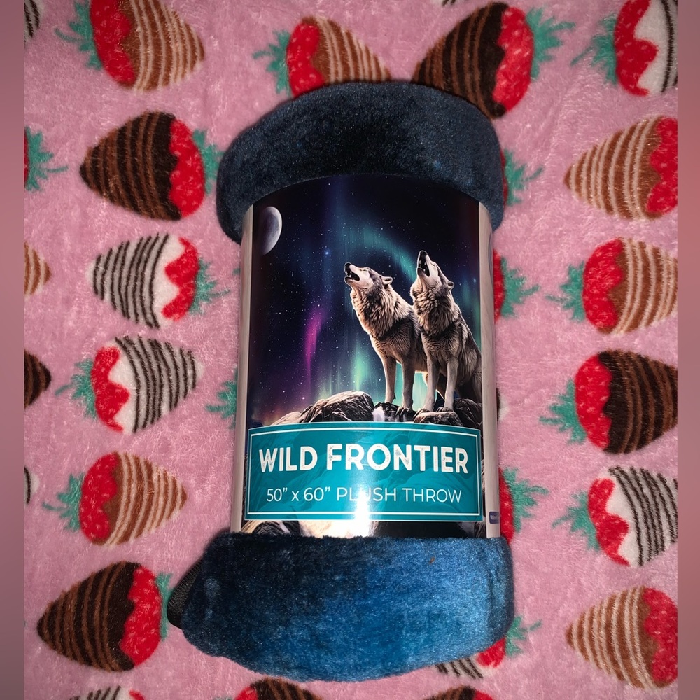 Wolf Throw plush blanket